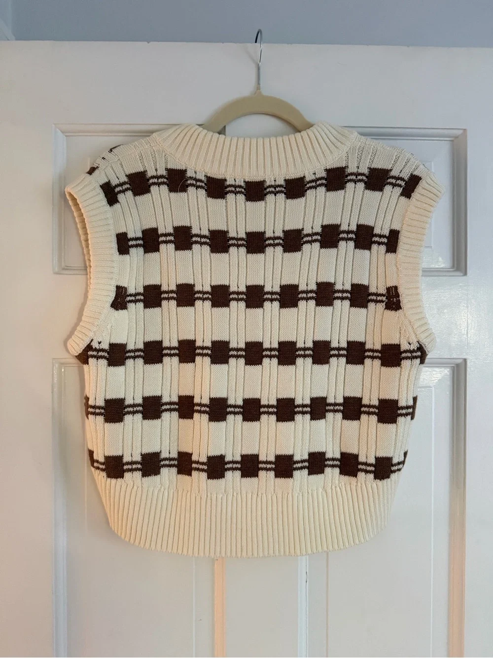 L'Academie Cropped V-Neck Knit Vest in Cream and Brown